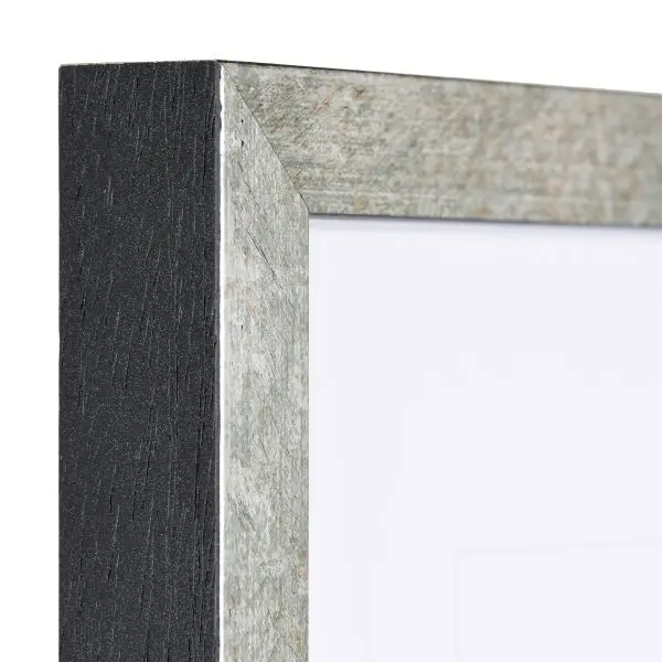 Holz-Profil 42, silber - Ecke Ansicht der Ecke eines edlen, silbernen Fotorahmens mit offenporig schwarz lackierten Au