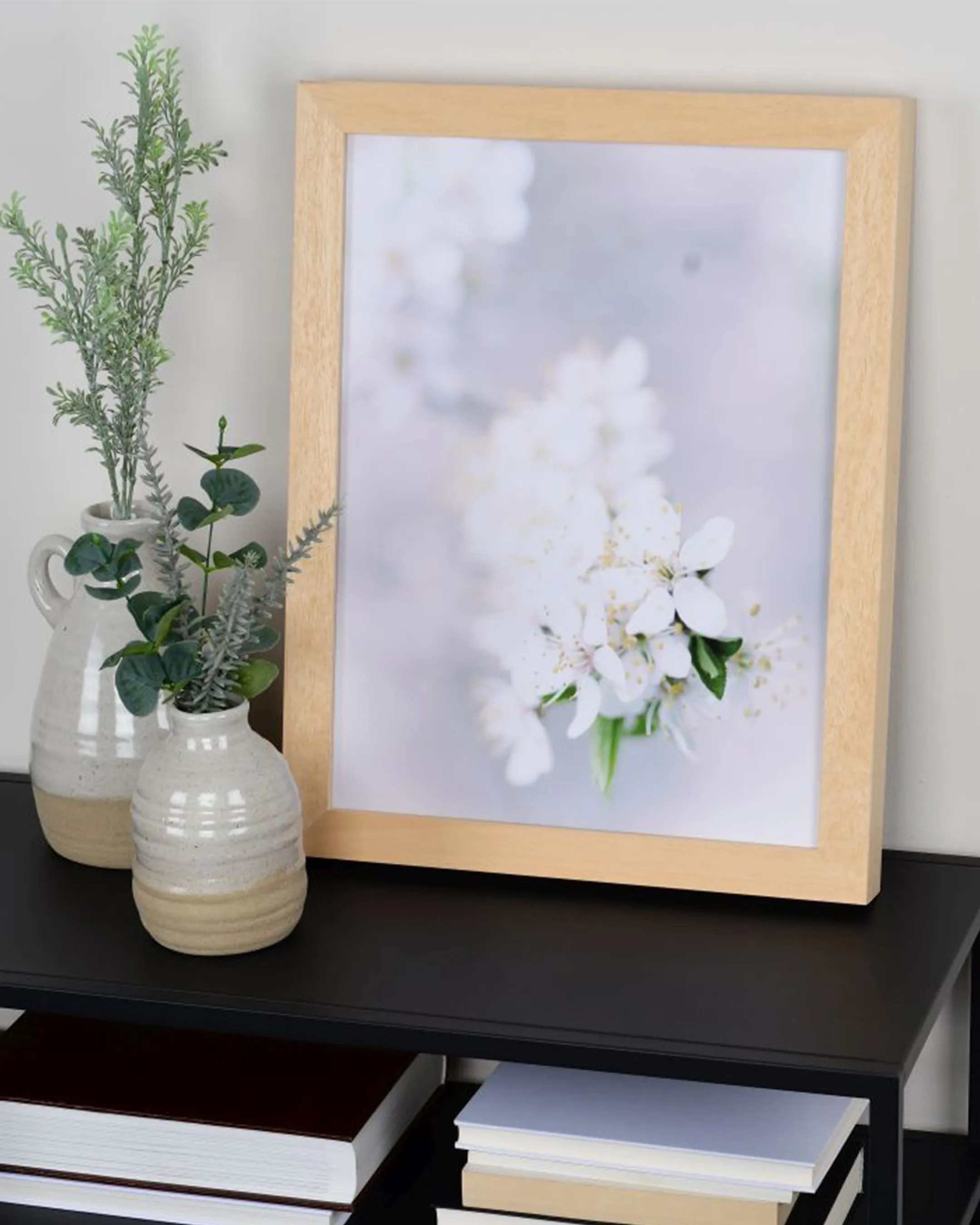 Cadre en bois Linda nature dans un intérieur