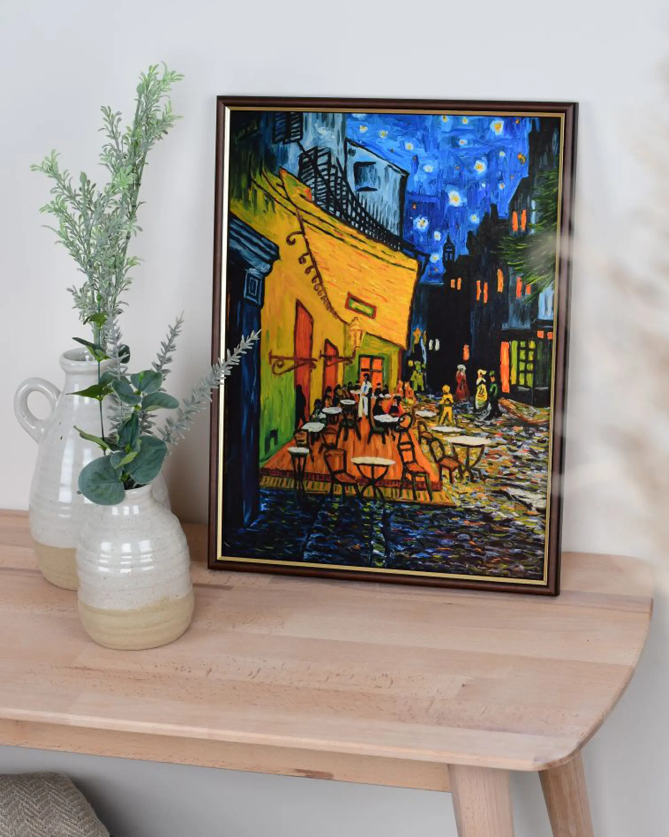 Cadre en bois Carina marron dans un intérieur