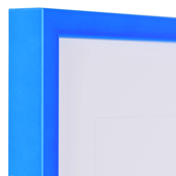 Ansicht der Ecke eines neonblauen Bilderrahmen aus Holz
