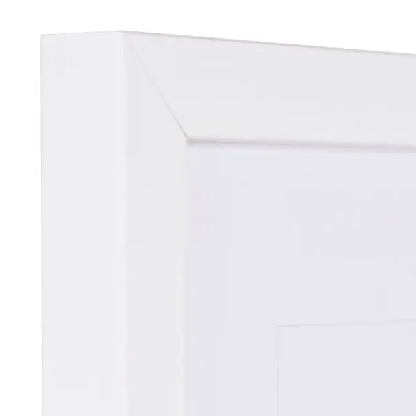 Holz-Profil Top Cube, weiss - Ecke Ansicht der Ecke eines weissen Bilderrahmens mit geschlossener, glatter Oberfläche und würfelförmigem Profil