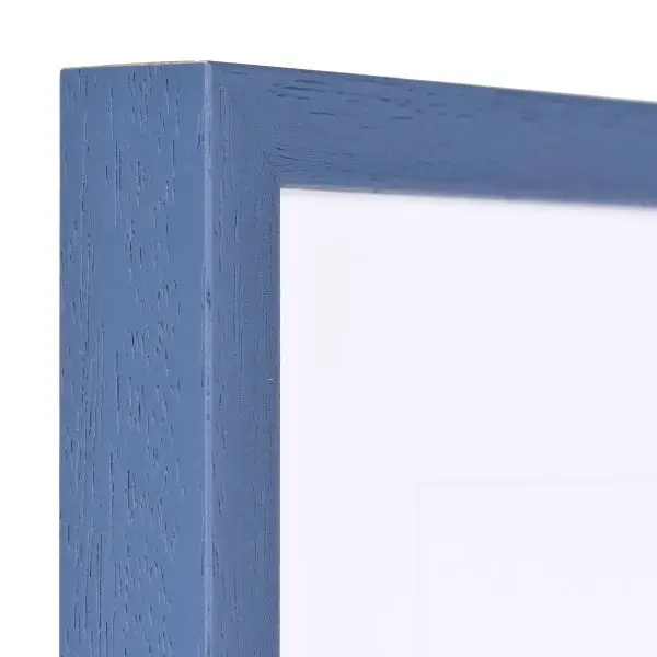 Holz-Profil 35, blau - Ecke Ansicht der Ecke eines modernen, blauen, schmalen Bilderrahmens