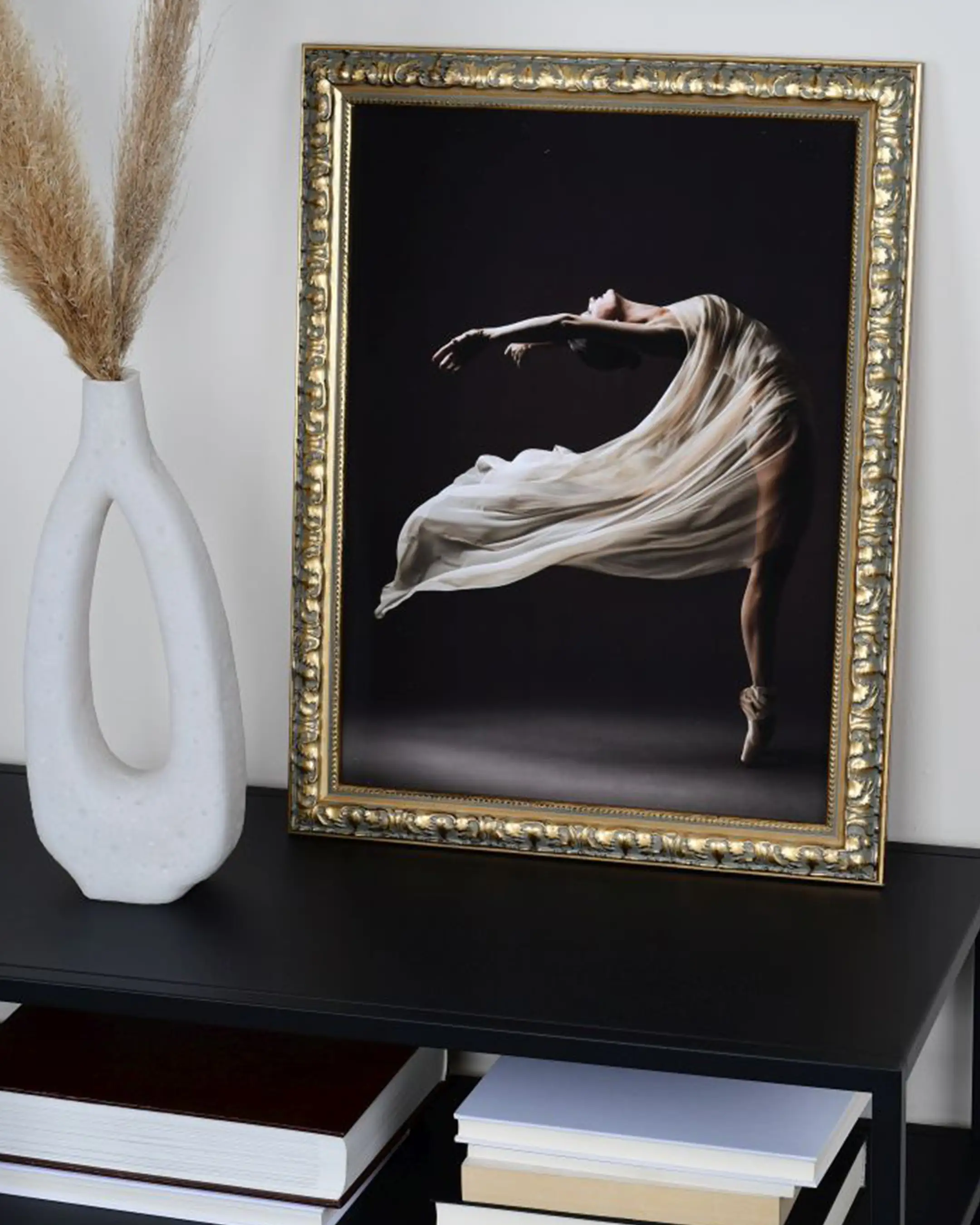 Cadre en bois Stella or dans un intérieur