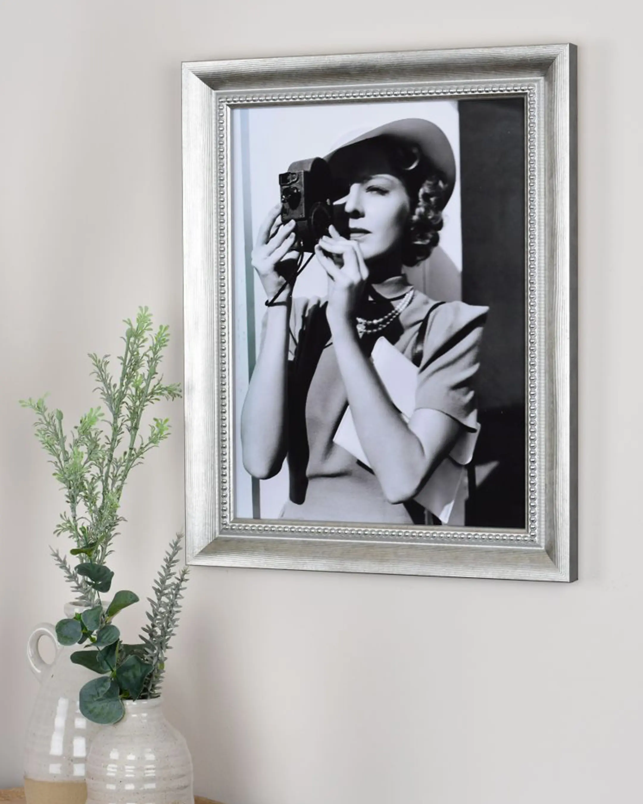 Cadre en bois Anna argent dans un intérieur