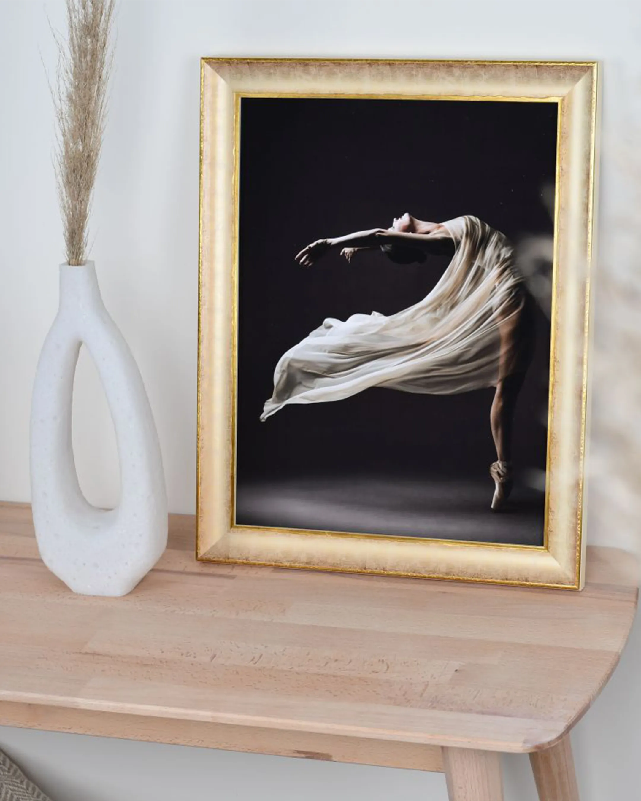 Cadre en bois Aurelia miel dans un intérieur