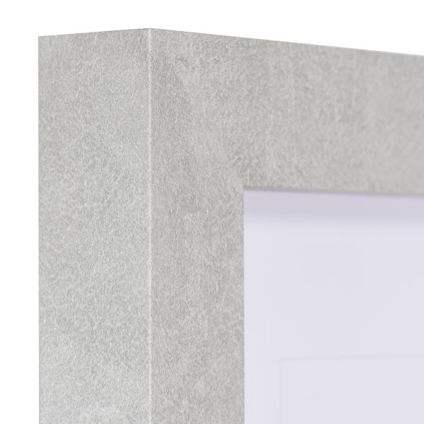 Vue d'angle d'un cadre photo bois couleur béton, style industriel, profil carré et surface rugueuse pour MonCadrePréféré.