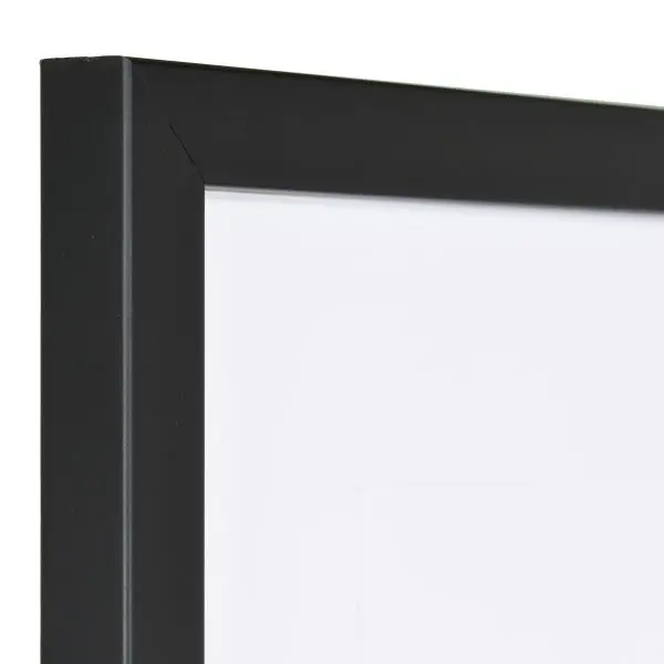 Holz-Profil Top S, schwarz - Ecke Ansicht der Ecke eines schmalen, schwarz lackierten Bilderrahmens mit sichtbarer Holzstruktur und glatter Oberfläche